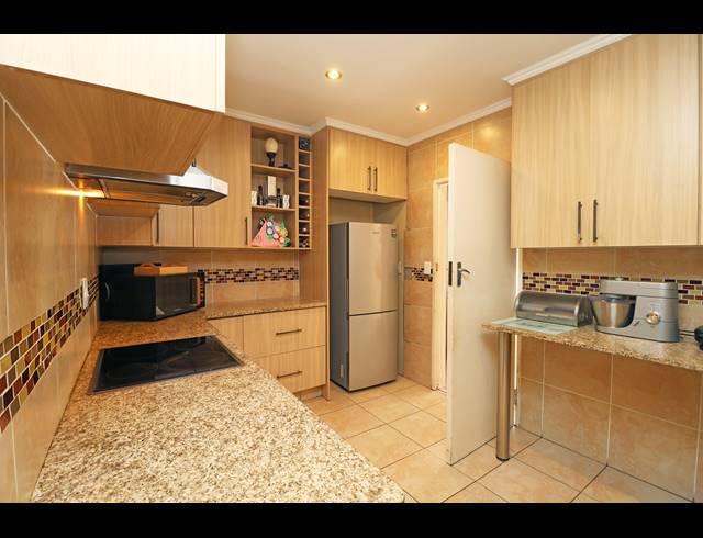 3 BEDROOM HOUSE FOR SALE IN KEW